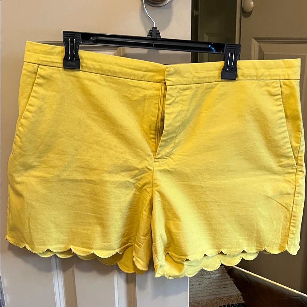 Banana Republic Yellow Scalloped Women's Shorts